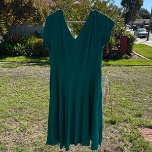 Chic Teal V-Neck Midi Dress With Pockets